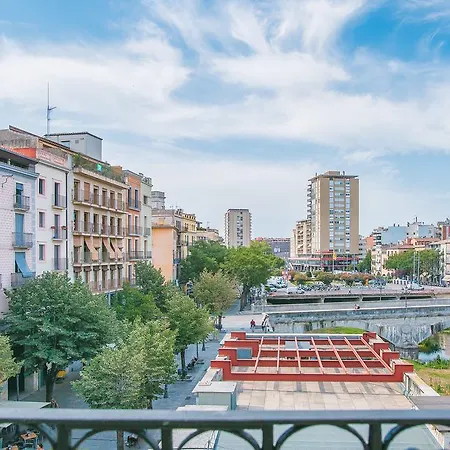 Flateli Rambla 5 3-2 * Жирона